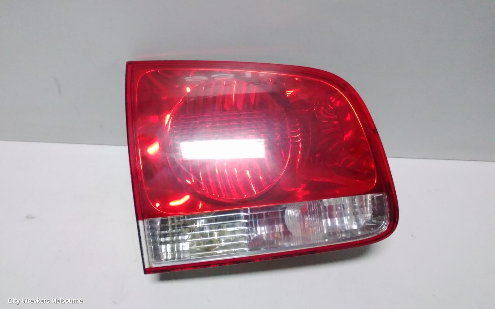 VOLKSWAGEN TOUAREG REAR GARNISH, TAILGATE LAMP (LH SIDE), 7L, 09/2003 - 06/2007