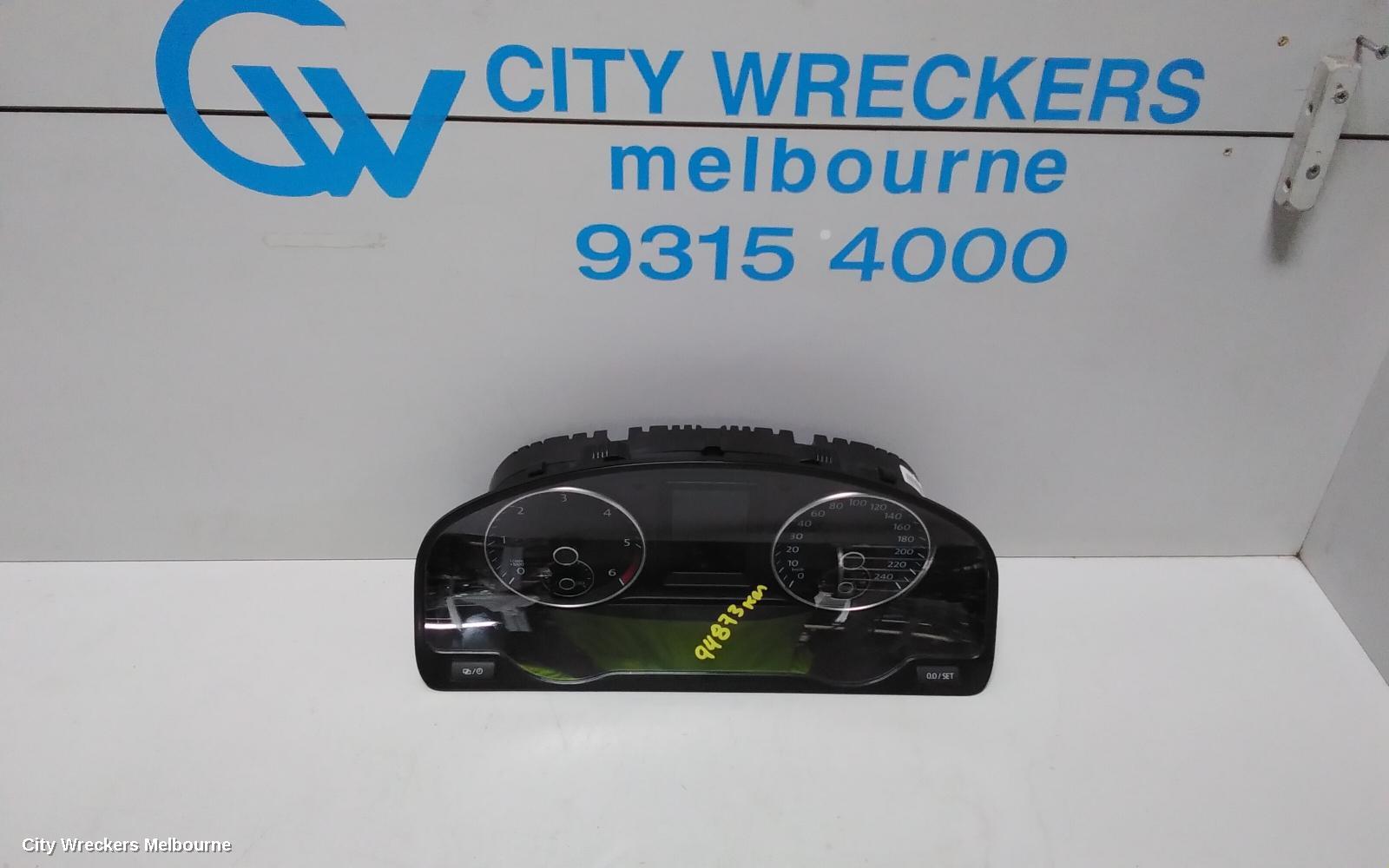 VOLKSWAGEN TRANSPORTER INSTRUMENT CLUSTER, DIESEL, P/N 7E0920870J, T5, 03/2010 - 06/2015