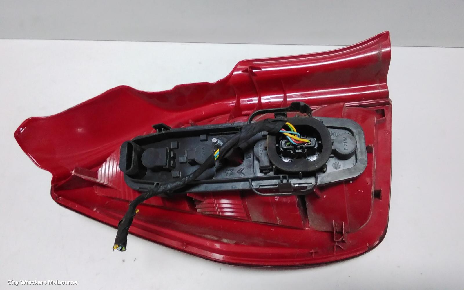 CITROEN C2 RIGHT TAILLIGHT, HATCH, PINK INDICATOR LENSE, 03/2004 - 12/2008