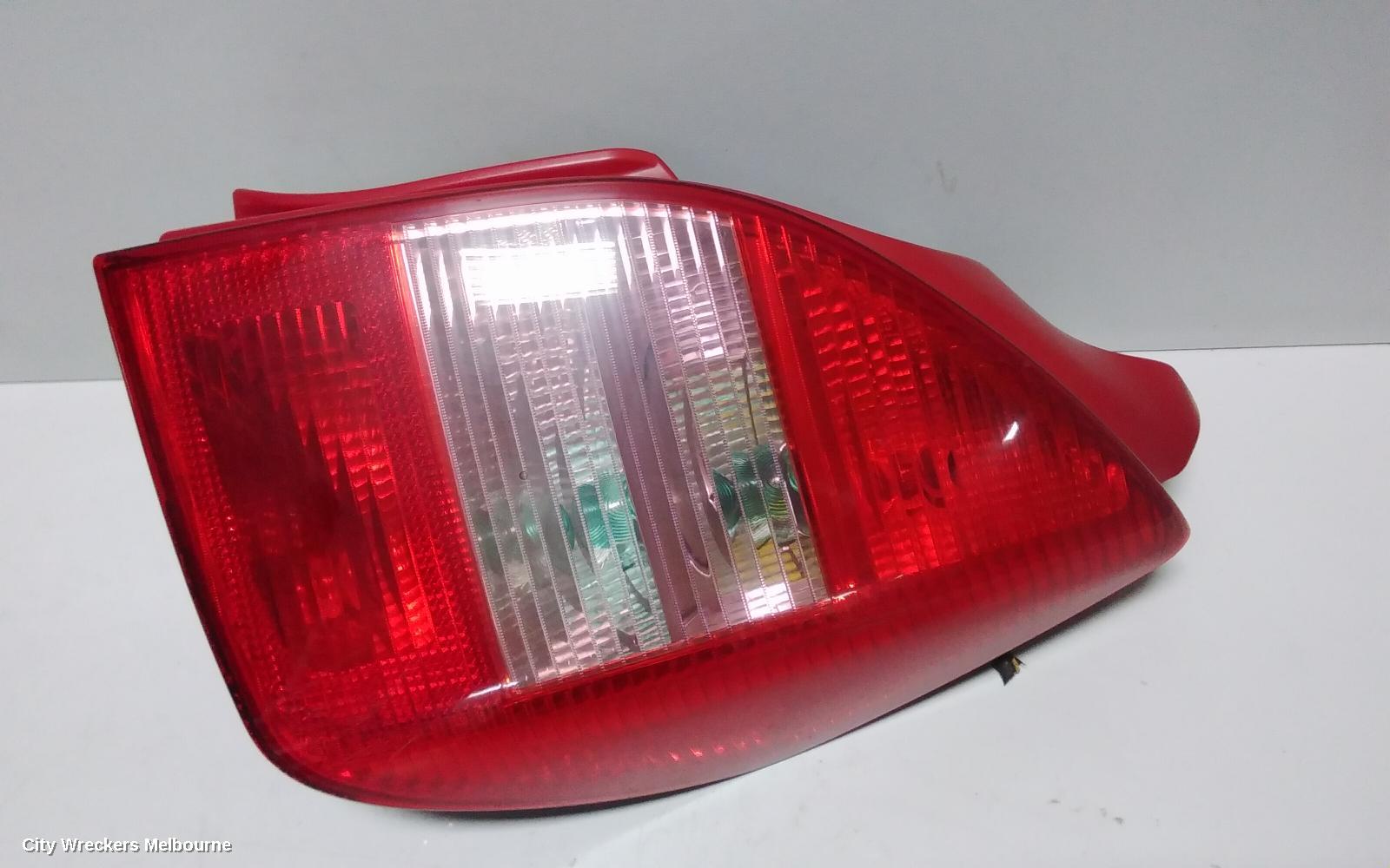 CITROEN C2 RIGHT TAILLIGHT, HATCH, PINK INDICATOR LENSE, 03/2004 - 12/2008