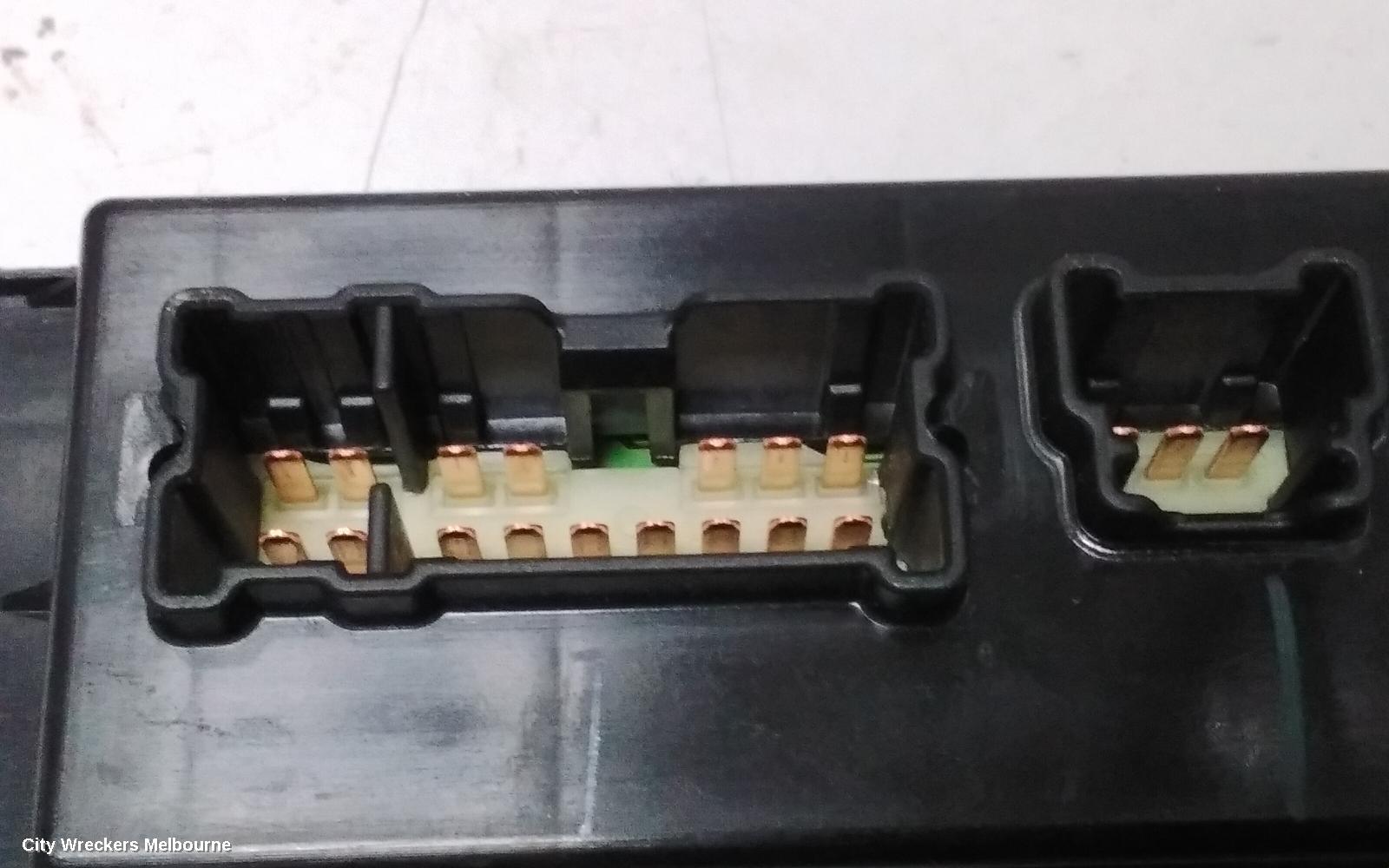 NISSAN XTRAIL PWR DR WIND SWITCH, RH FRONT (MASTER SWITCH), T32, 03/2014 ONWARDS