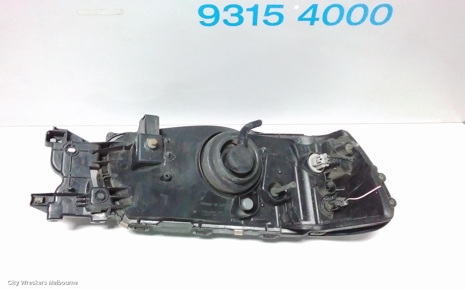 SUBARU FORESTER LEFT HEADLAMP, BLACK INSERT (CURVED LINES), LENS# 1700, 08/2004 - 05/2005