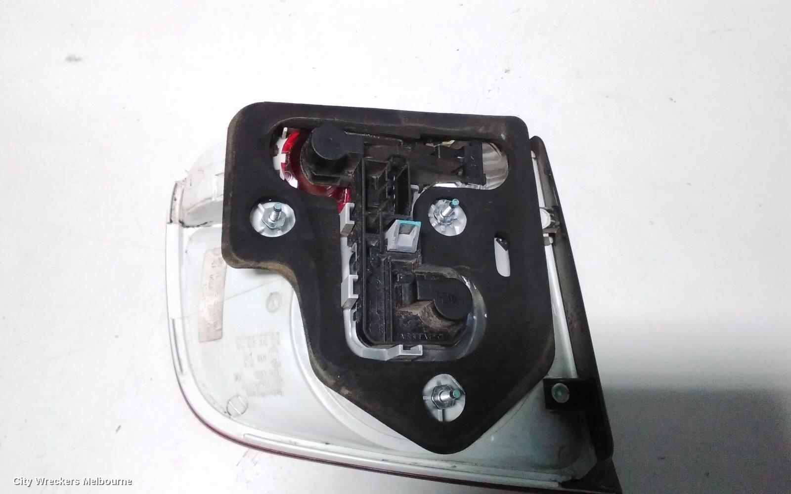 VOLKSWAGEN TOUAREG REAR GARNISH, TAILGATE LAMP (RH SIDE), 7L, 09/2003 - 06/2007