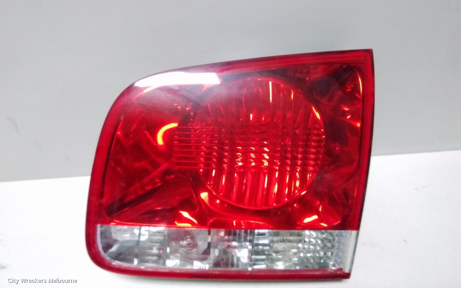 VOLKSWAGEN TOUAREG REAR GARNISH, TAILGATE LAMP (RH SIDE), 7L, 09/2003 - 06/2007