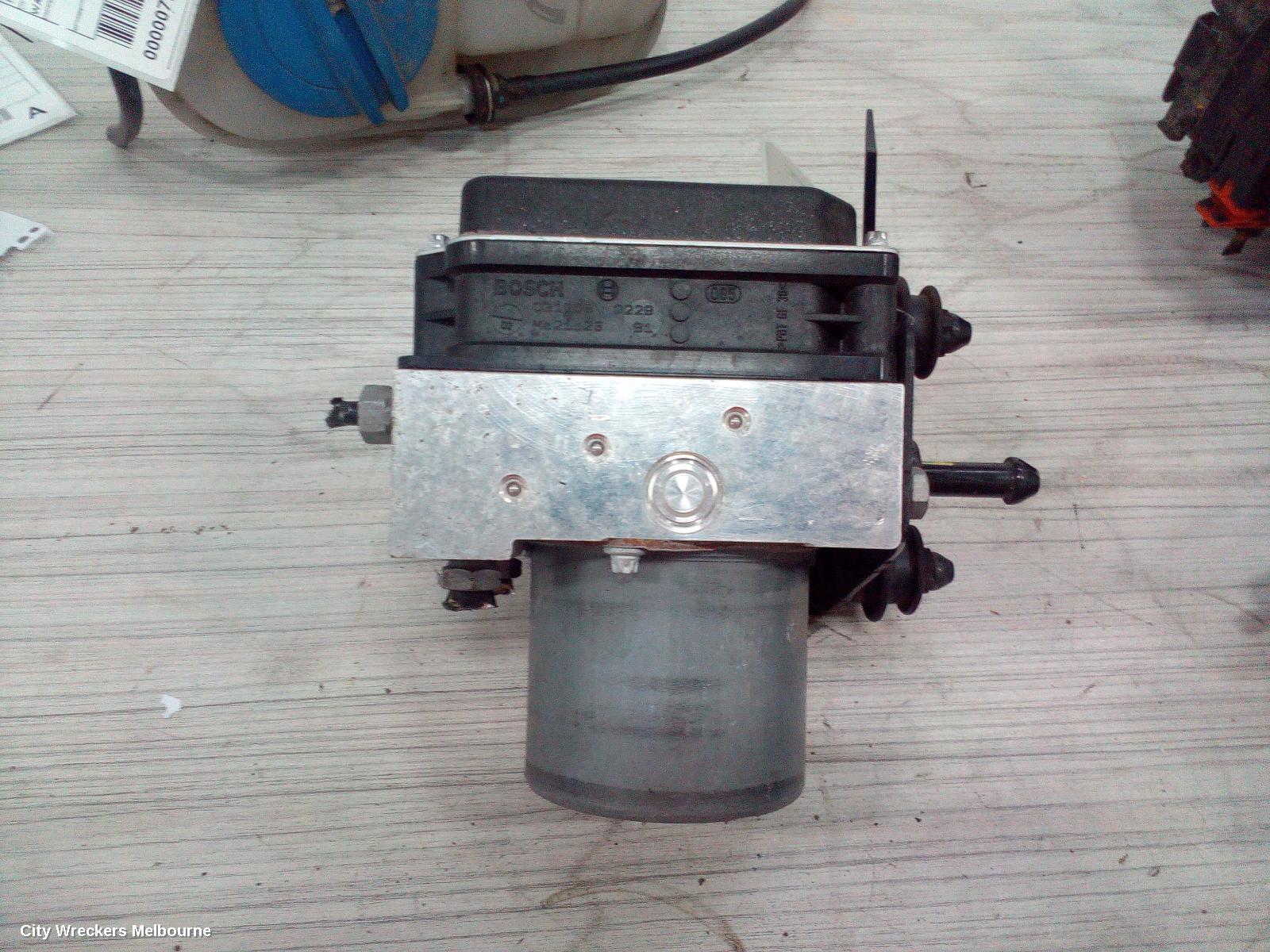 AUDI A4 ABS PUMP/MODULATOR, B8 8K, P/N 8K0614517CE, 02/2008 - 09/2015