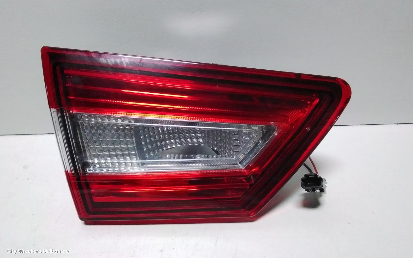 RENAULT CLIO REAR GARNISH, TAILGATE LAMP (LH SIDE), X98, NON LED TYPE, 09/2013 - 10/2019