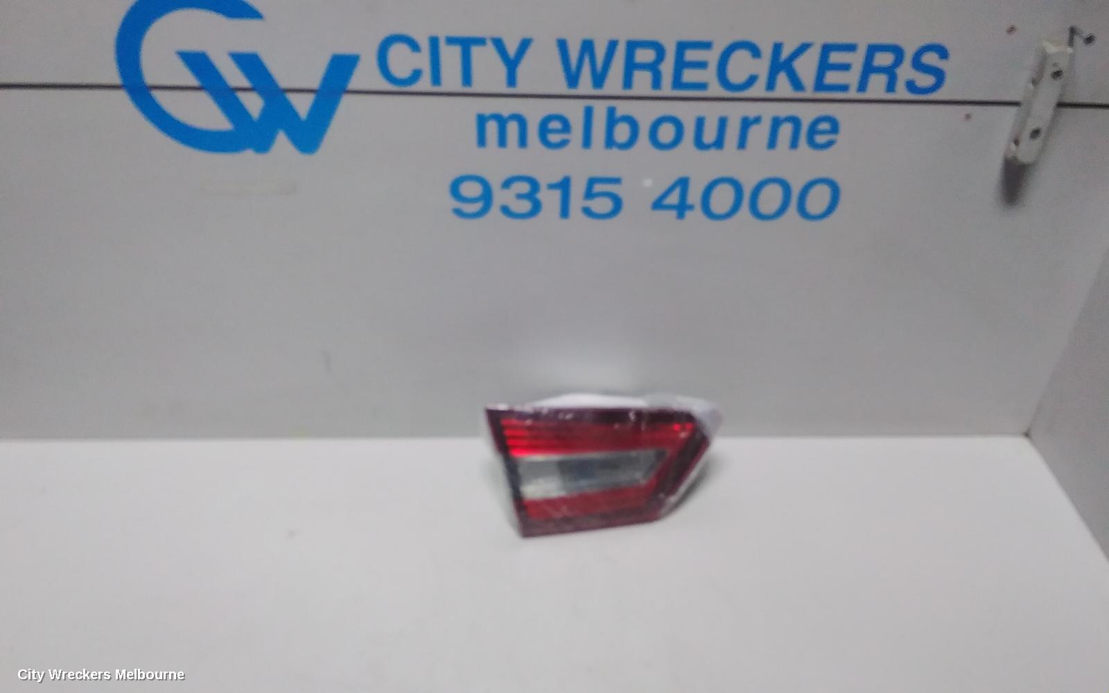 RENAULT CLIO REAR GARNISH, TAILGATE LAMP (LH SIDE), X98, NON LED TYPE, 09/2013 - 10/2019
