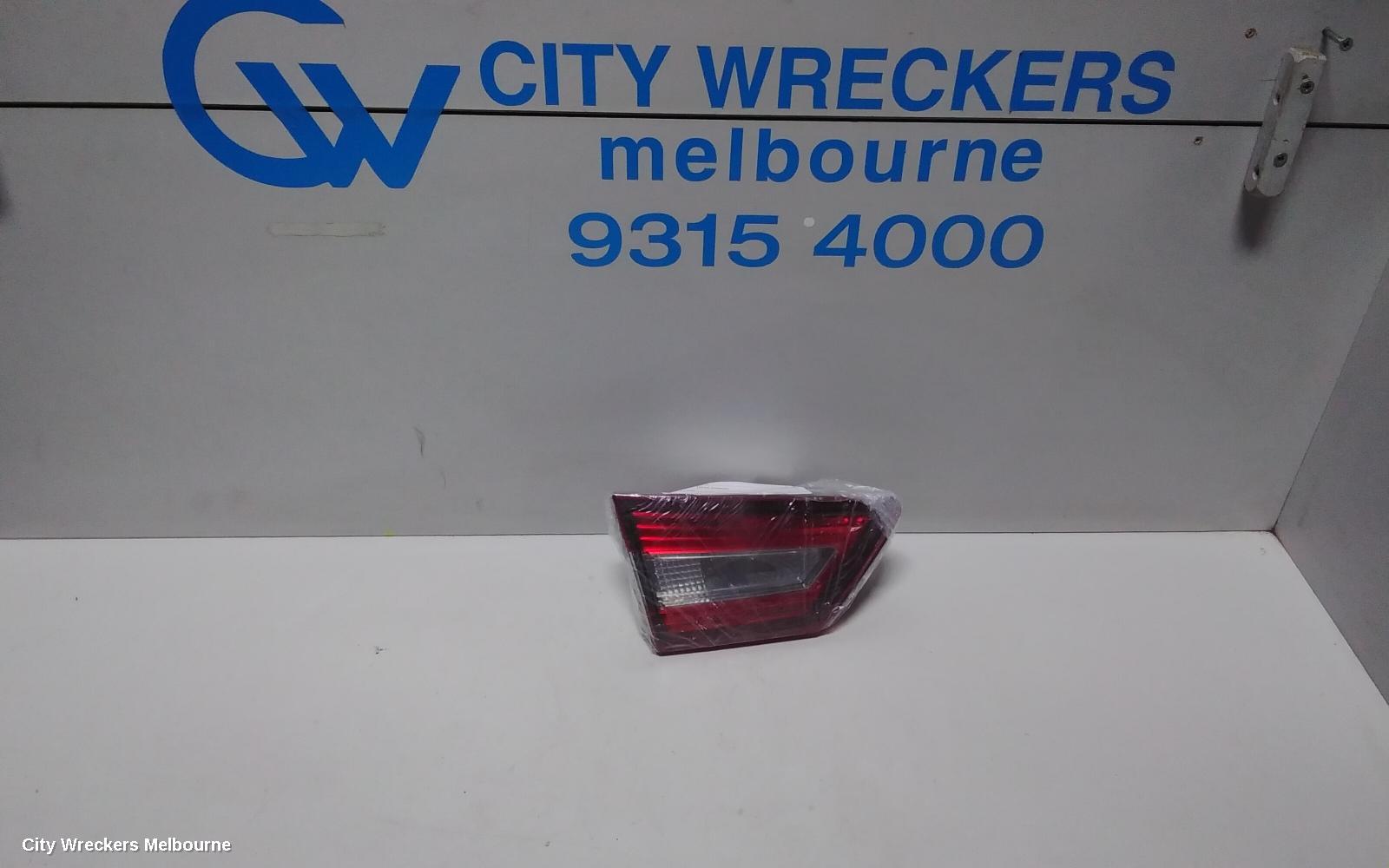RENAULT CLIO REAR GARNISH, TAILGATE LAMP (LH SIDE), X98, NON LED TYPE, 09/2013 - 10/2019