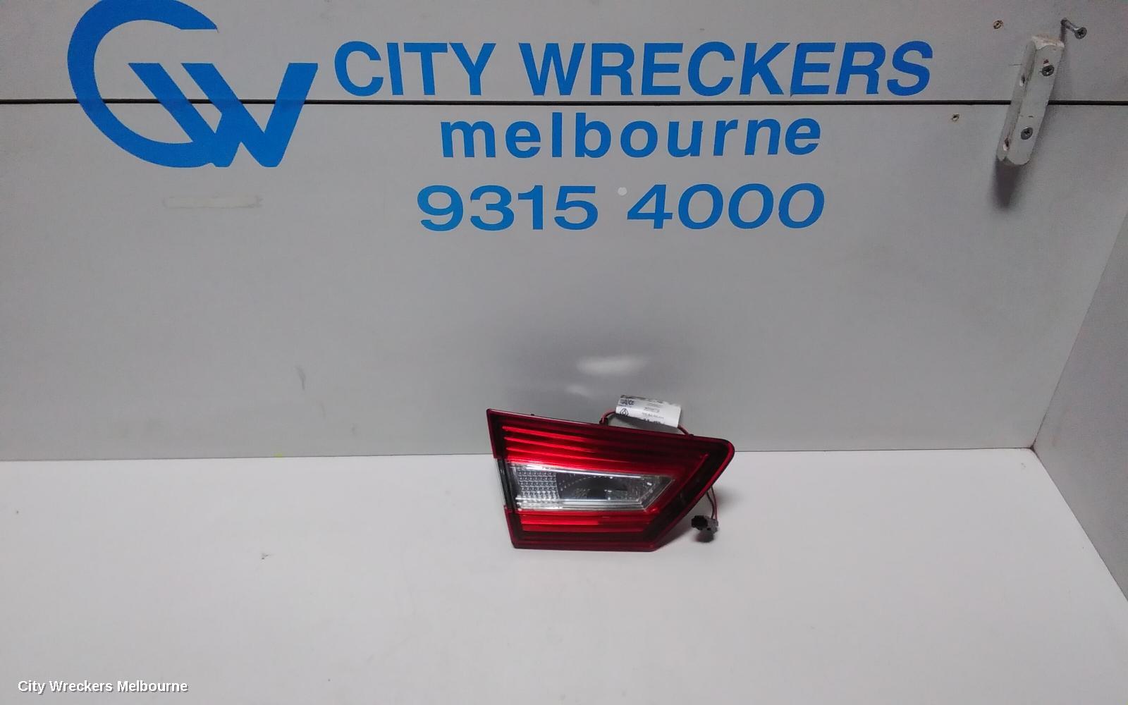 RENAULT CLIO REAR GARNISH, TAILGATE LAMP (LH SIDE), X98, NON LED TYPE, 09/2013 - 10/2019