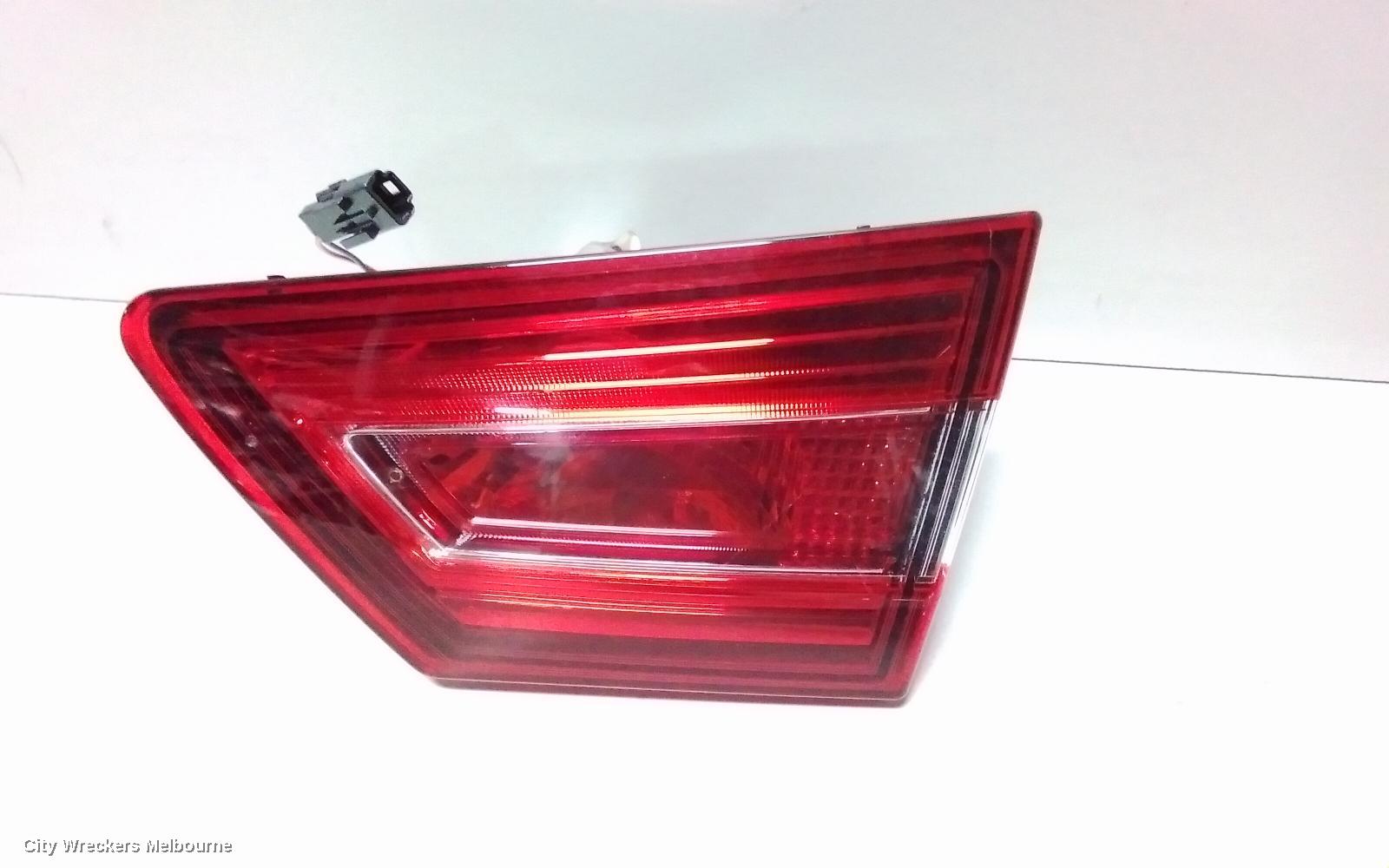 RENAULT CLIO REAR GARNISH, TAILGATE LAMP (RH SIDE), X98, NON LED TYPE, 09/2013 - 10/2019