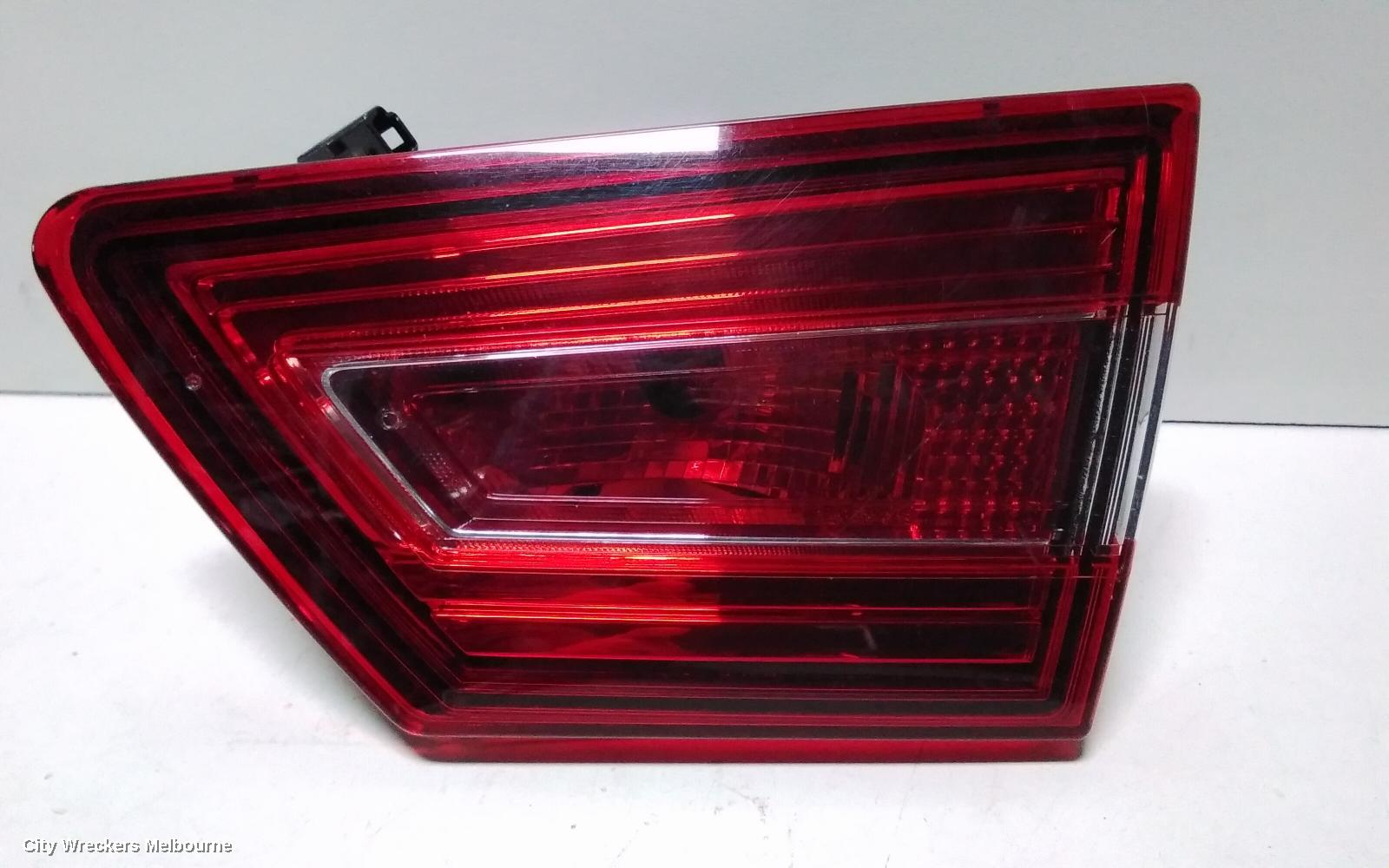 RENAULT CLIO REAR GARNISH, TAILGATE LAMP (RH SIDE), X98, NON LED TYPE, 09/2013 - 10/2019