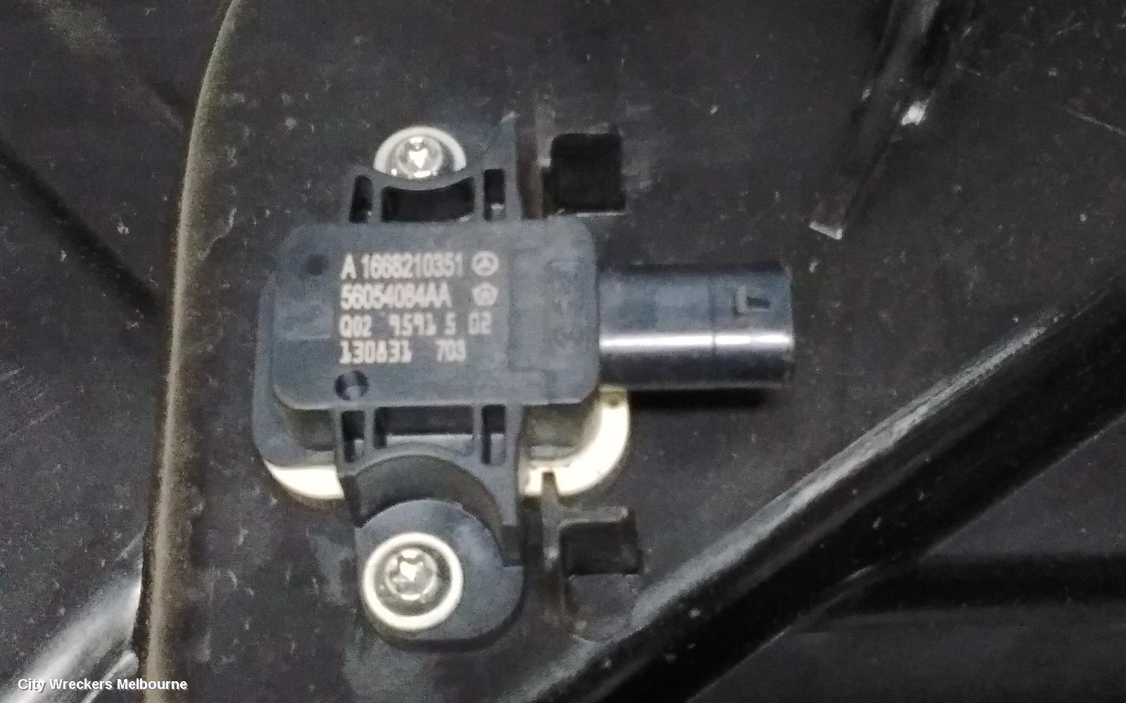 JEEP GRANDCHEROKEE LEFT FRONT WINDOW REG/MOTOR, WK, 10/2010 - 02/2022