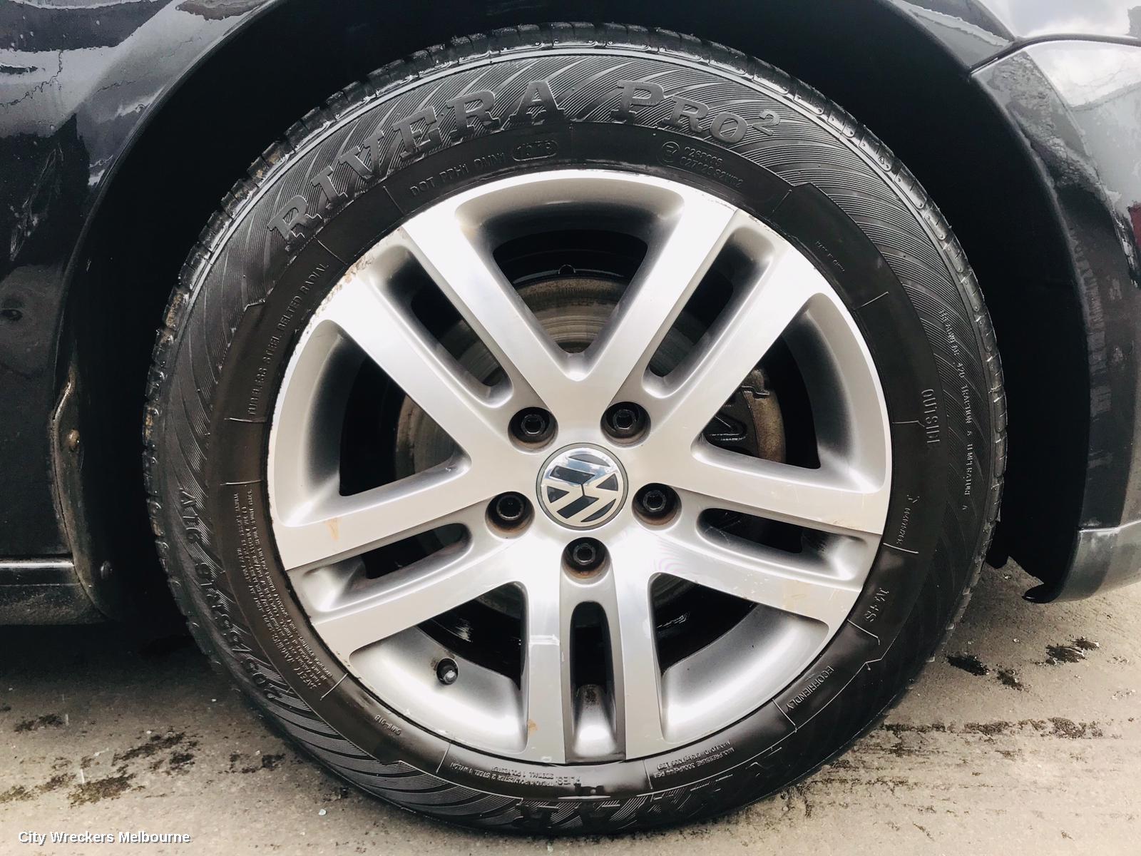 VOLKSWAGEN JETTA LEFT FRONT DOOR, 1KM, 02/2006 - 07/2011