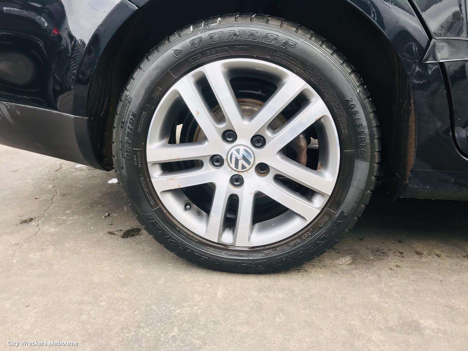 VOLKSWAGEN JETTA LEFT FRONT DOOR, 1KM, 02/2006 - 07/2011