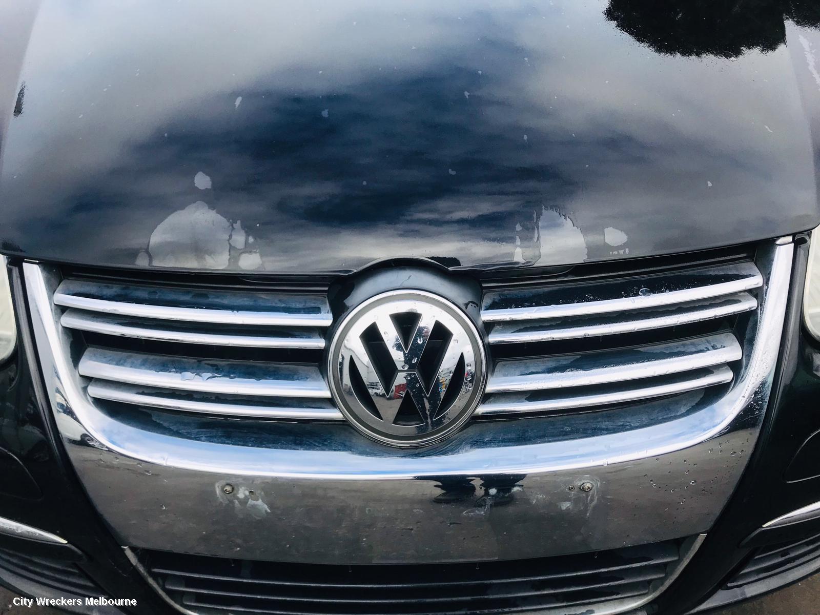 VOLKSWAGEN JETTA LEFT FRONT DOOR, 1KM, 02/2006 - 07/2011