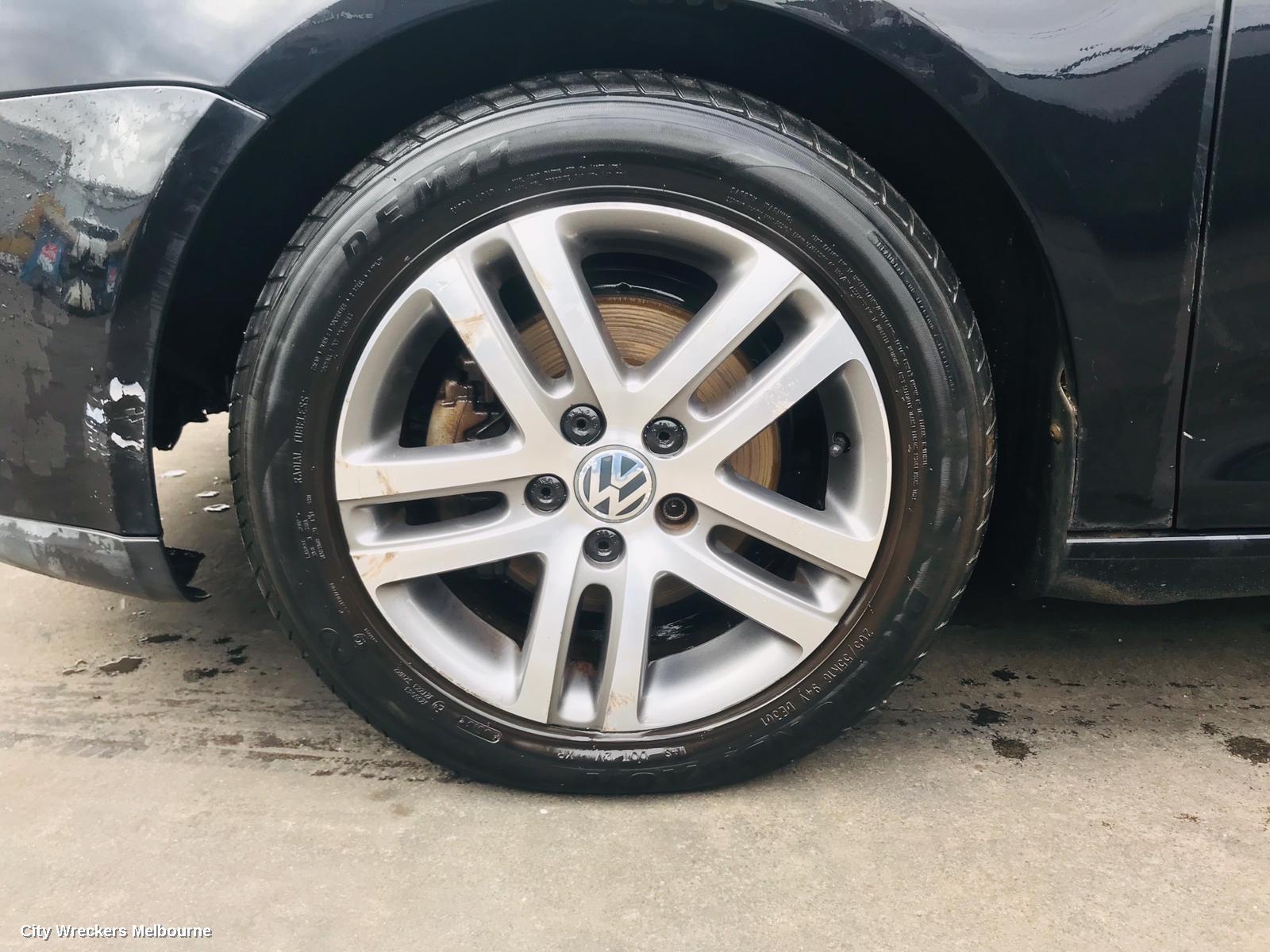 VOLKSWAGEN JETTA LEFT FRONT DOOR, 1KM, 02/2006 - 07/2011