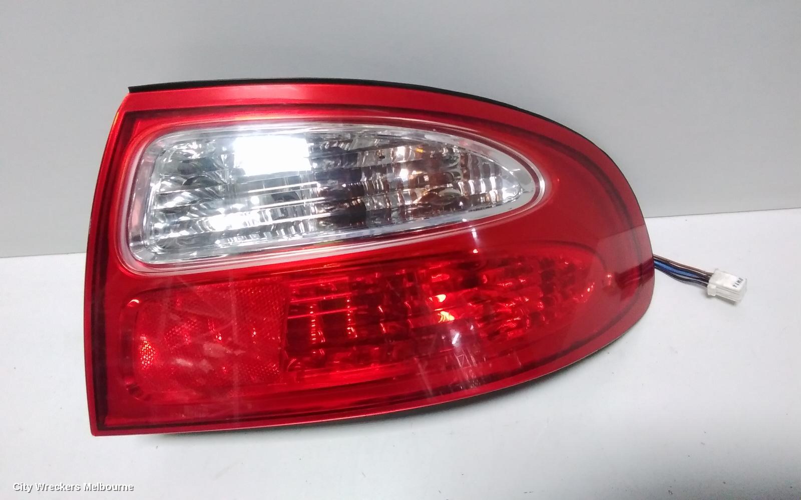 HOLDEN COMMODORE RIGHT TAILLIGHT, VX, SEDAN, BERLINA/CALAIS, 10/2000 - 09/2002