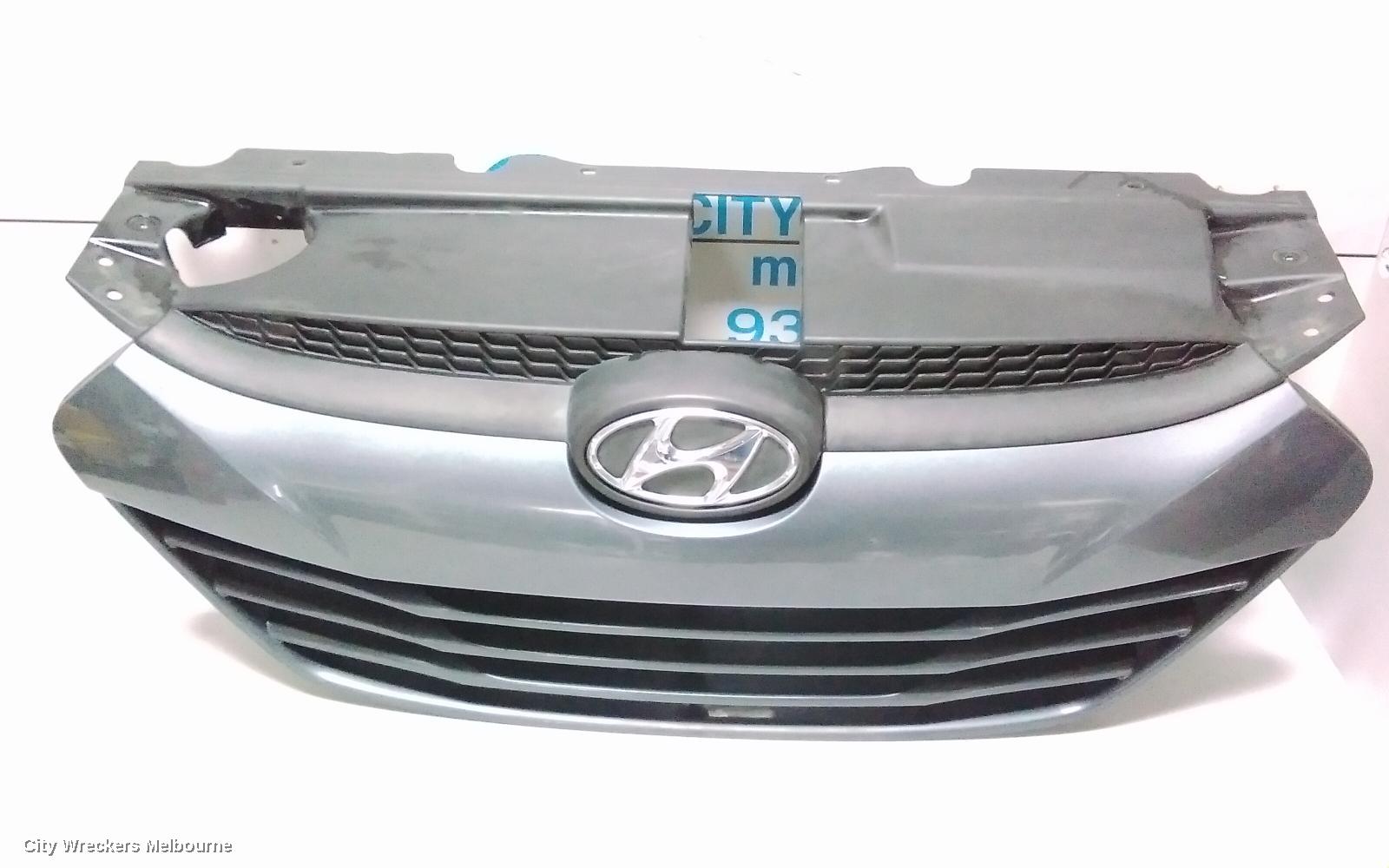 HYUNDAI IX35 GRILLE, GRILLE MOULD (CENTRE), SE/TROPHY, LM SERIES, 10/2013 - 01/2016