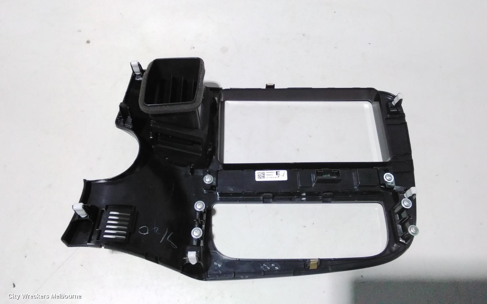 MITSUBISHI OUTLANDER, ZK, 04/2015 - 07/2021, FACIA: 78405