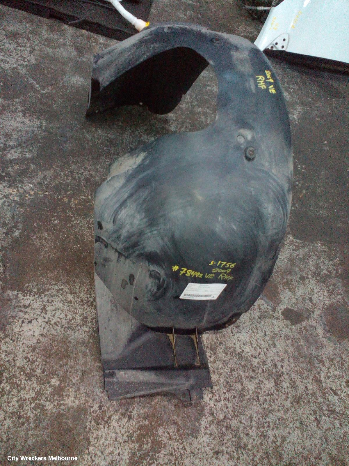 HOLDEN COMMODORE RIGHT GUARD LINER, VE, FRONT, 08/2006 - 04/2013