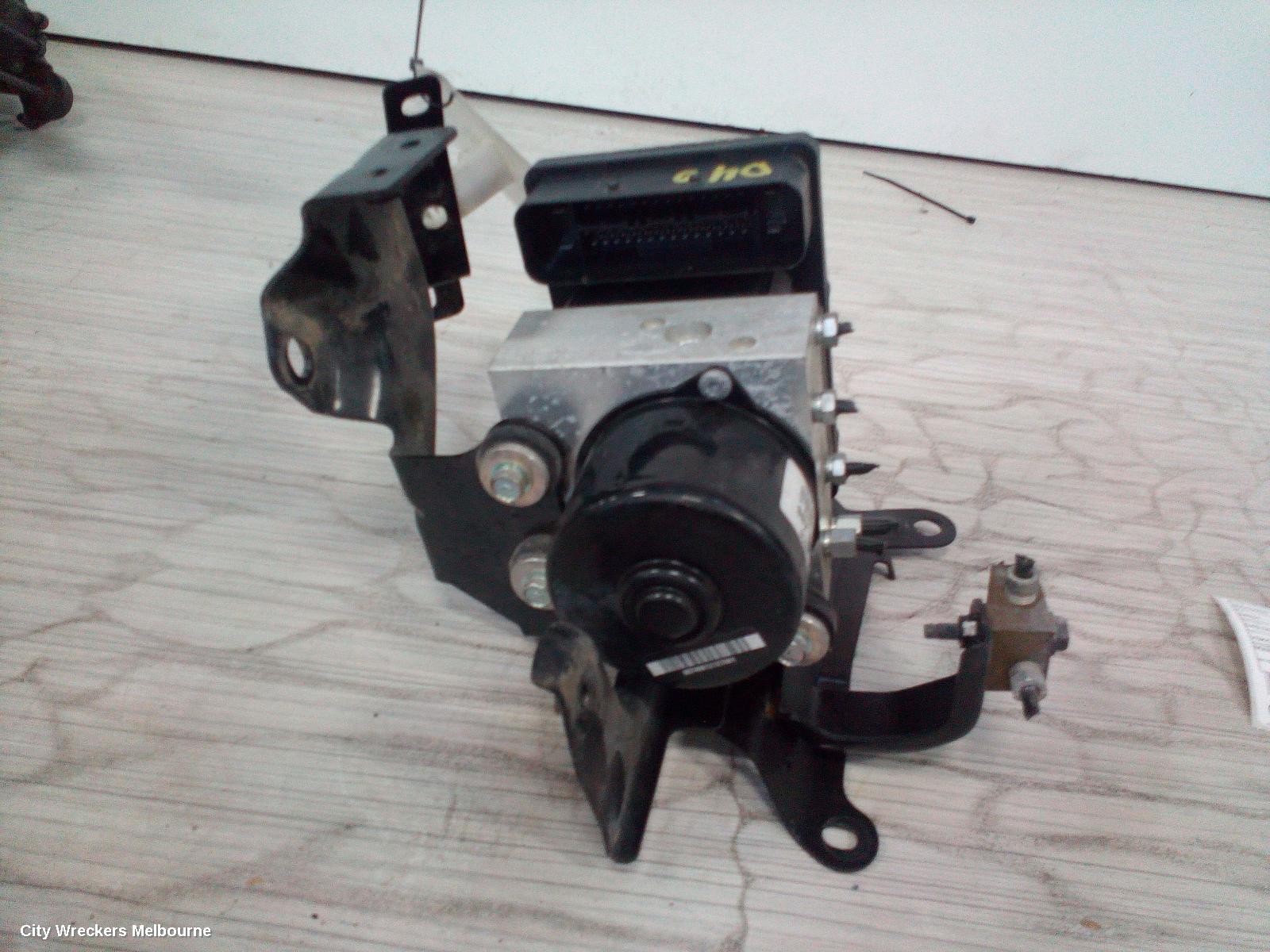 NISSAN NAVARA ABS PUMP/MODULATOR, D40, P/N 47660-EA010, 09/2005 - 08/2015