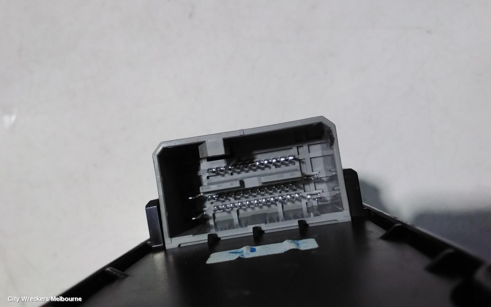 HONDA ACCORD PWR DR WIND SWITCH, RH FRONT (MASTER SWITCH), 8TH GEN, EURO (VIN JHMCU), LUXURY, 07/2011 ONWARDS