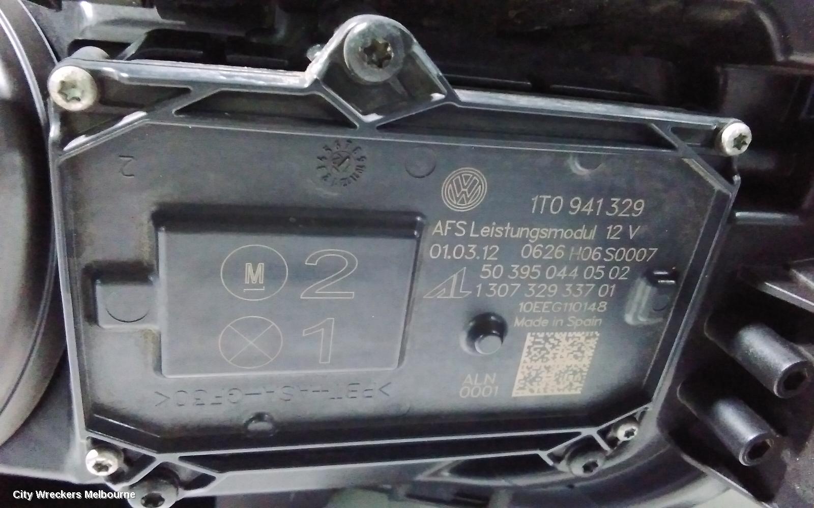 VOLKSWAGEN PASSAT RIGHT HEADLAMP, 3CC, SEDAN, XENON TYPE. 03/2012 - 12/2016