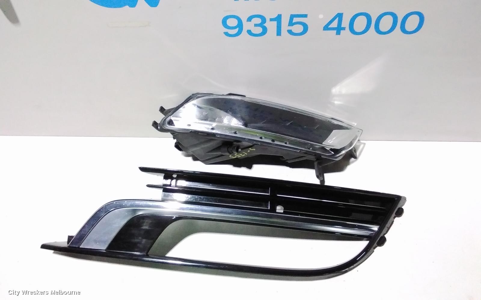 VOLKSWAGEN PASSAT RIGHT INDICATOR/FOG/SIDE, BUMPER FOGLAMP, 3CC, SEDAN, 03/2012 - 12/2016