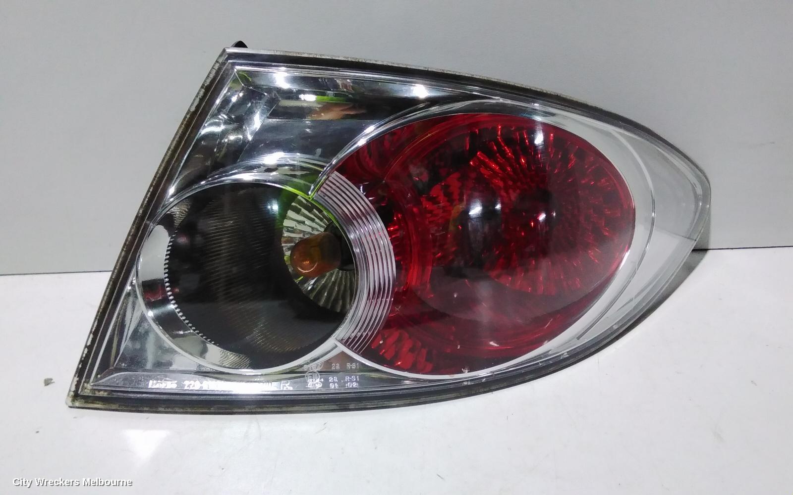 MAZDA 6 RIGHT TAILLIGHT, GG/GY, SEDAN/HATCH, LENS# 220-61971, 09/2002 - 08/2005