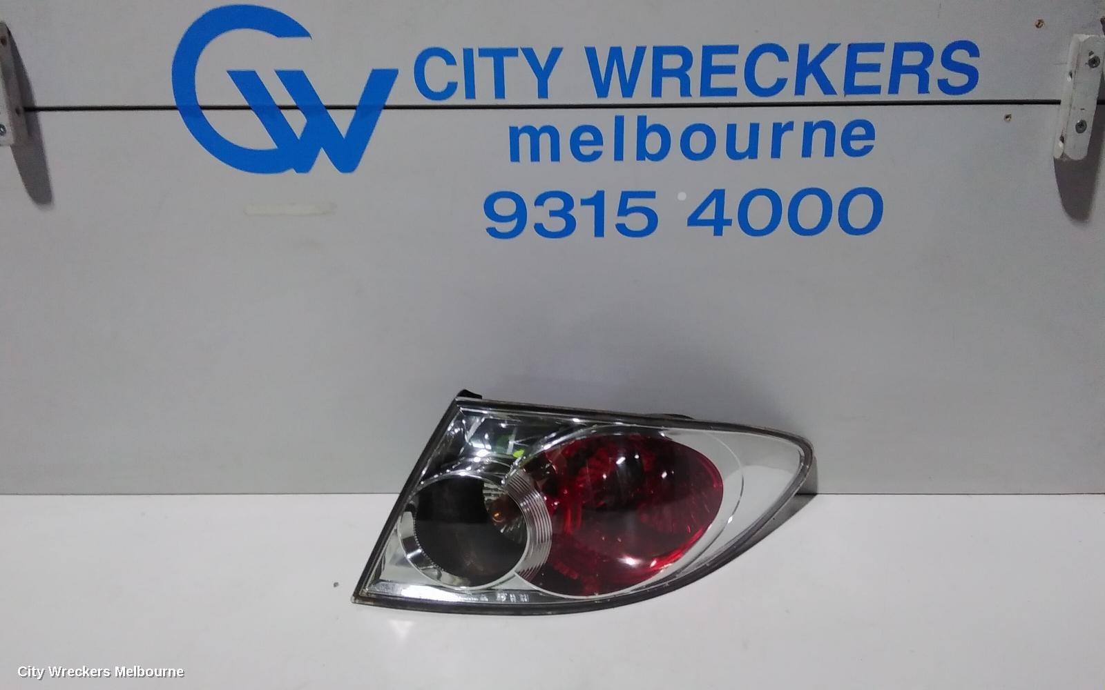 MAZDA 6 RIGHT TAILLIGHT, GG/GY, SEDAN/HATCH, LENS# 220-61971, 09/2002 - 08/2005