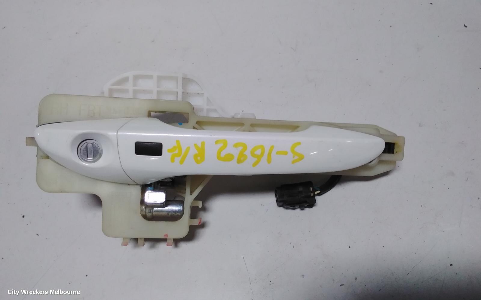 HYUNDAI VELOSTER DOOR HANDLE, OUTER, RH FRONT, NON SENSOR TYPE, FS, 02/2012 - 02/2018