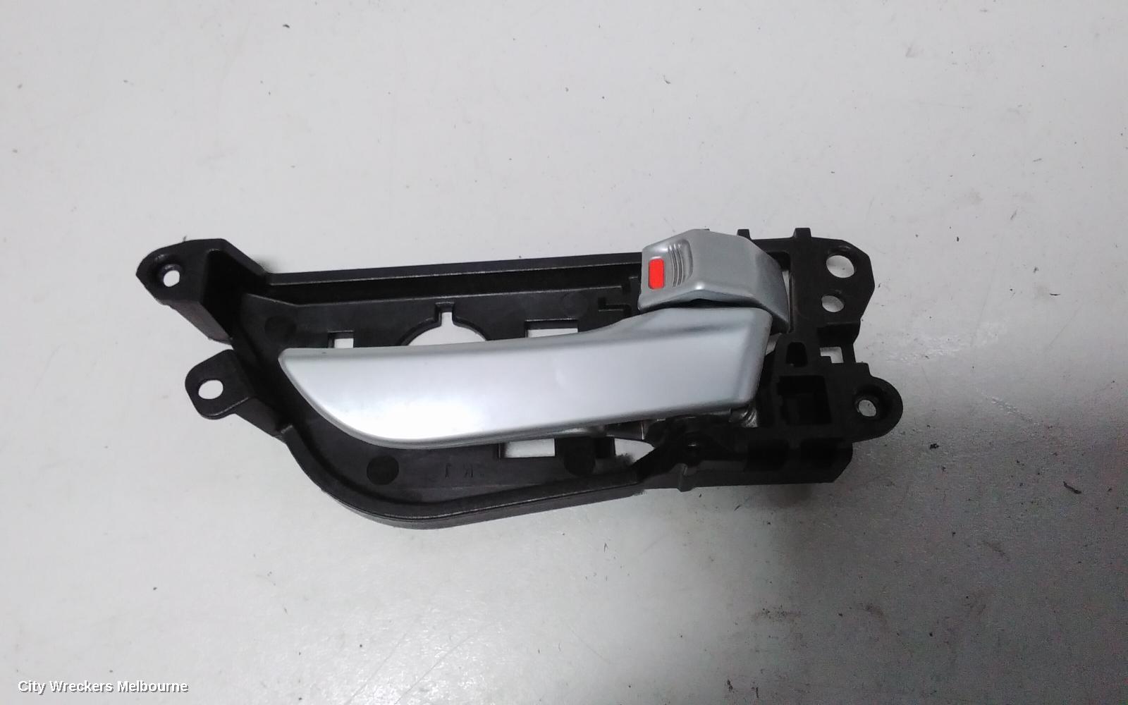 HYUNDAI VELOSTER DOOR HANDLE, INNER, RH FRONT, SILVER, FS, 02/2012 - 02/2018