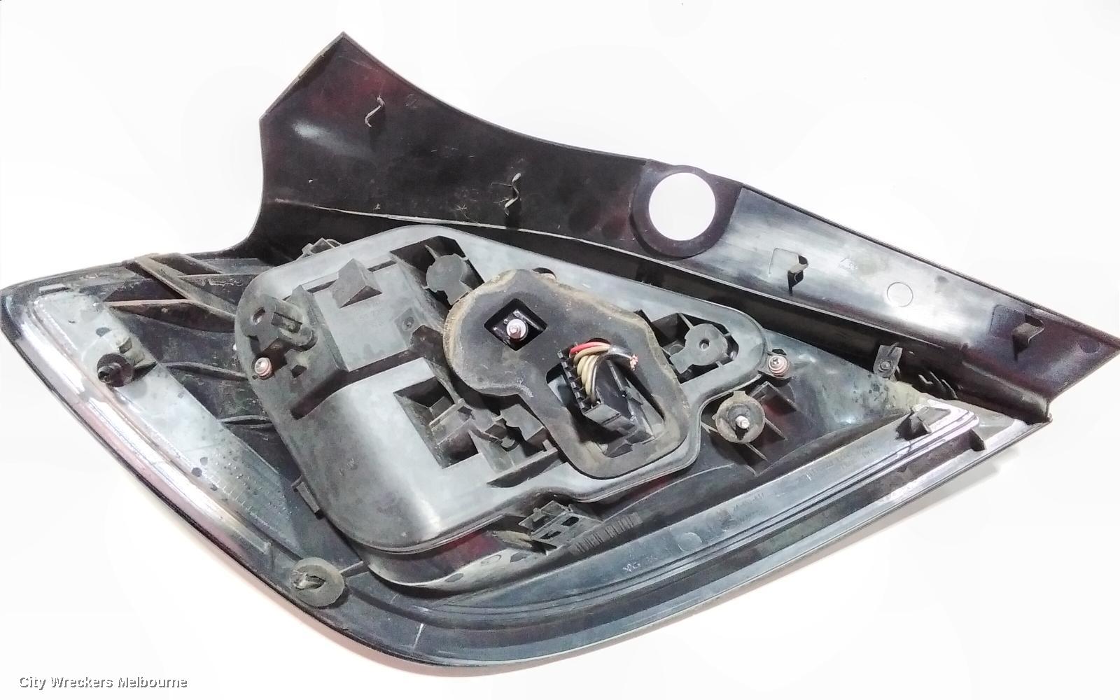 HOLDEN ASTRA RIGHT TAILLIGHT, AH, 5DR HATCH, FROSTED INDICATOR TYPE, 10/2004 - 08/2009