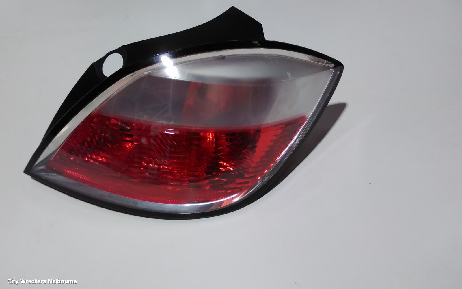 HOLDEN ASTRA RIGHT TAILLIGHT, AH, 5DR HATCH, FROSTED INDICATOR TYPE, 10/2004 - 08/2009