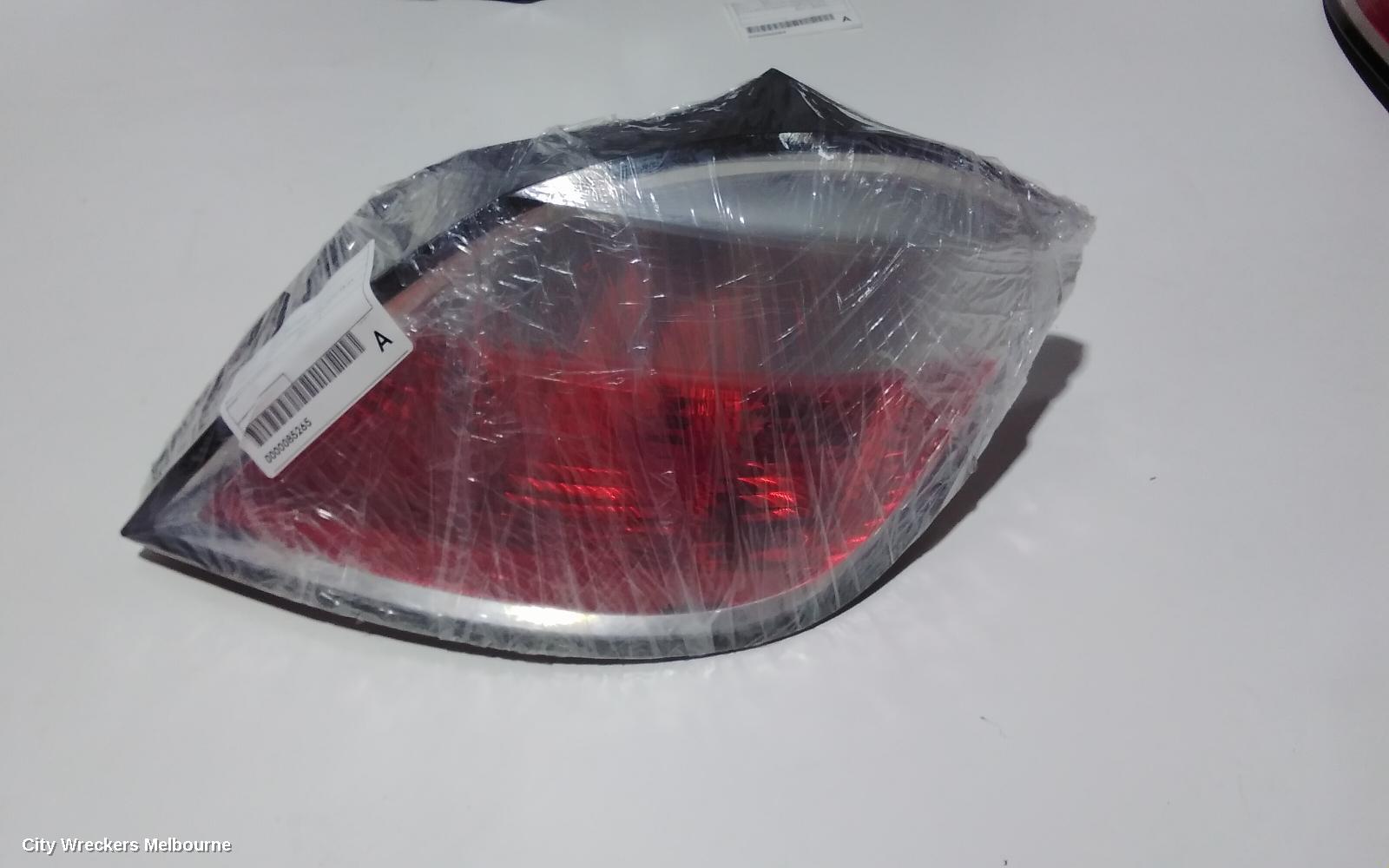 HOLDEN ASTRA RIGHT TAILLIGHT, AH, 5DR HATCH, FROSTED INDICATOR TYPE, 10/2004 - 08/2009