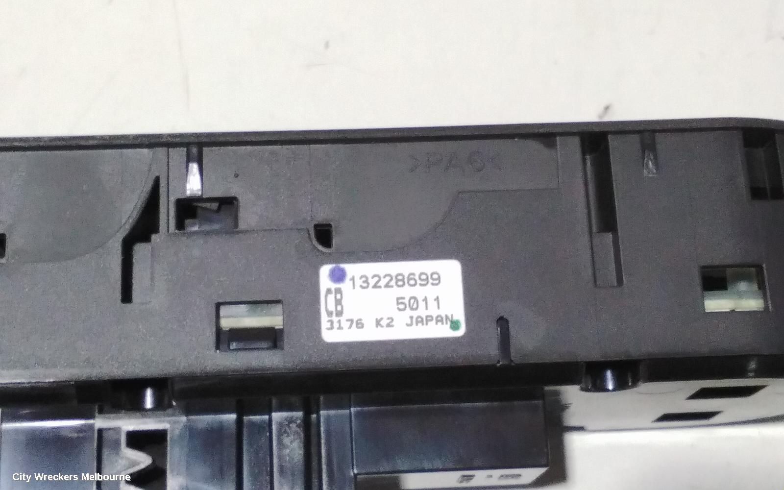 HOLDEN ASTRA PWR DR WIND SWITCH, AH, RH FRONT (MASTER SWITCH), 4 SWITCH TYPE (18 PIN), 10/2004 - 08/2009