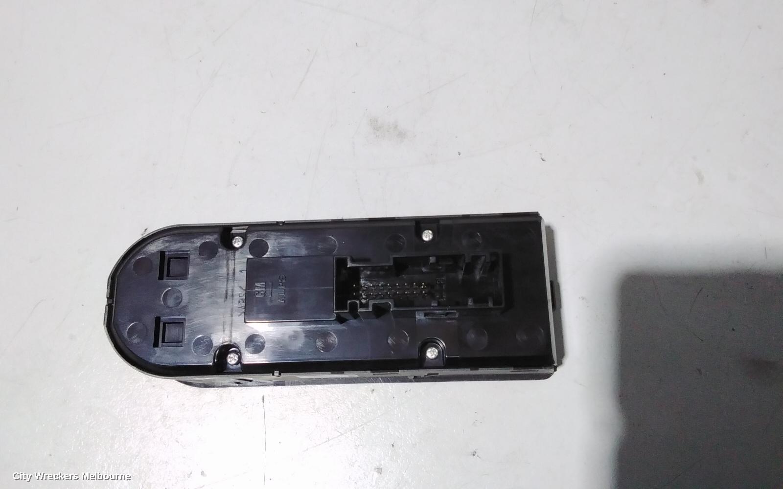 HOLDEN ASTRA PWR DR WIND SWITCH, AH, RH FRONT (MASTER SWITCH), 4 SWITCH TYPE (18 PIN), 10/2004 - 08/2009