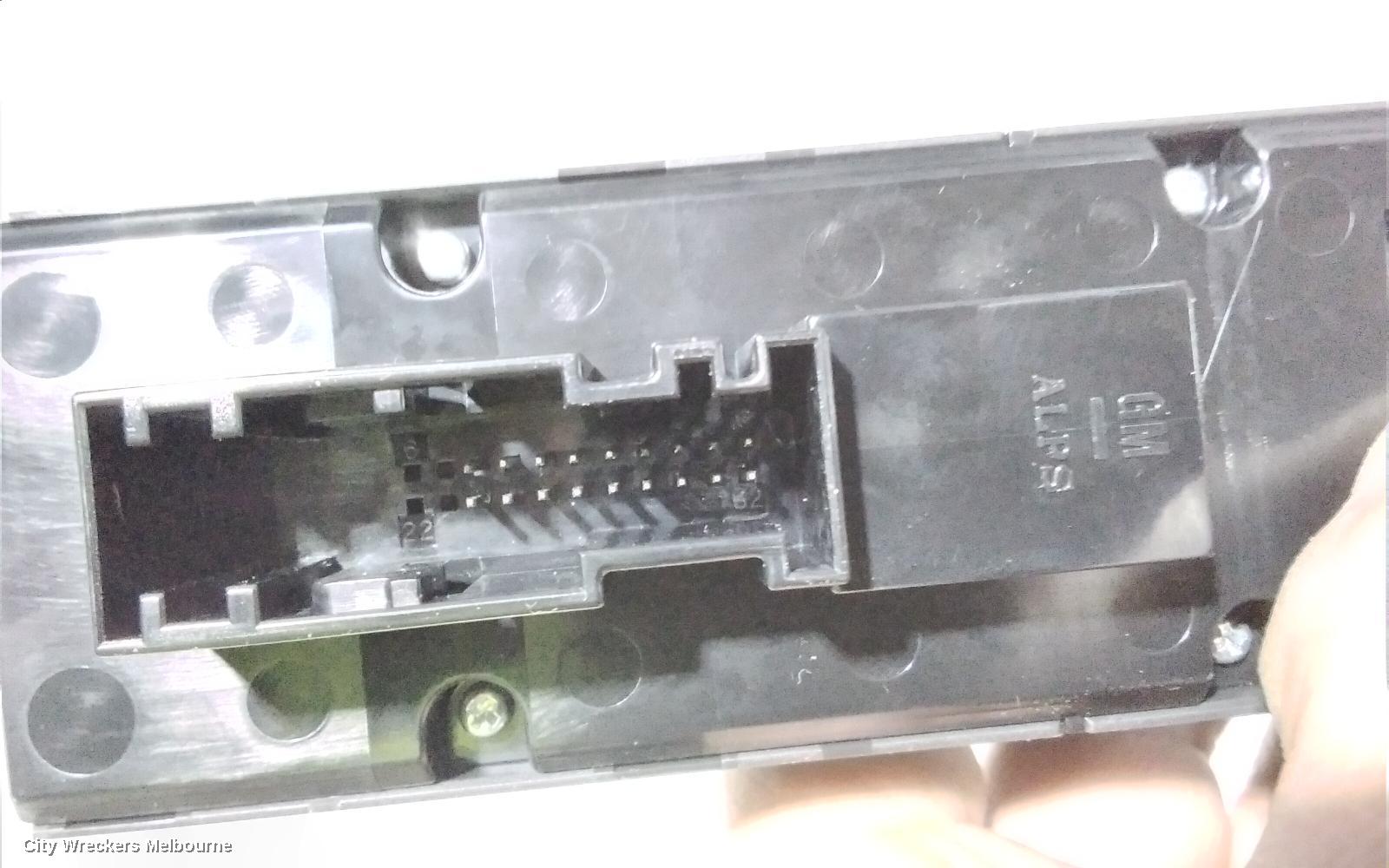 HOLDEN ASTRA PWR DR WIND SWITCH, AH, RH FRONT (MASTER SWITCH), 4 SWITCH TYPE (18 PIN), 10/2004 - 08/2009