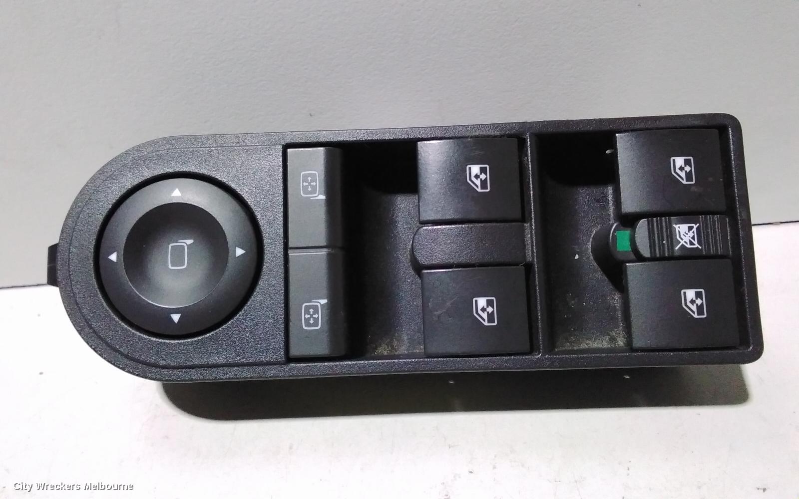 HOLDEN ASTRA PWR DR WIND SWITCH, AH, RH FRONT (MASTER SWITCH), 4 SWITCH TYPE (18 PIN), 10/2004 - 08/2009