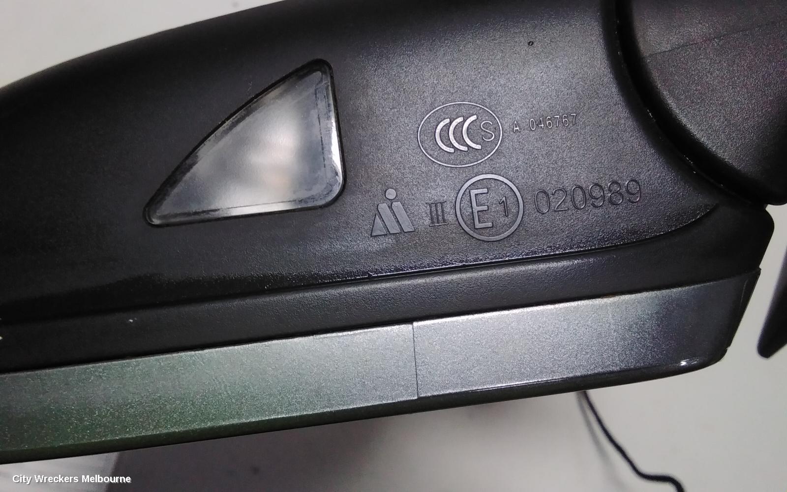 SKODA OCTAVIA RIGHT DOOR MIRROR, 1Z, ELEGANCE/SCOUT, MANUAL FOLD, W/ SURROUND LIGHT TYPE (6XD), 02/2009 - 10/2013