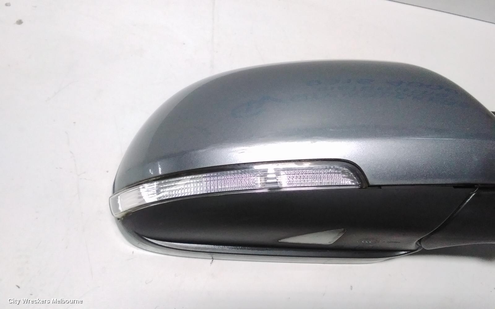 SKODA OCTAVIA RIGHT DOOR MIRROR, 1Z, ELEGANCE/SCOUT, MANUAL FOLD, W/ SURROUND LIGHT TYPE (6XD), 02/2009 - 10/2013