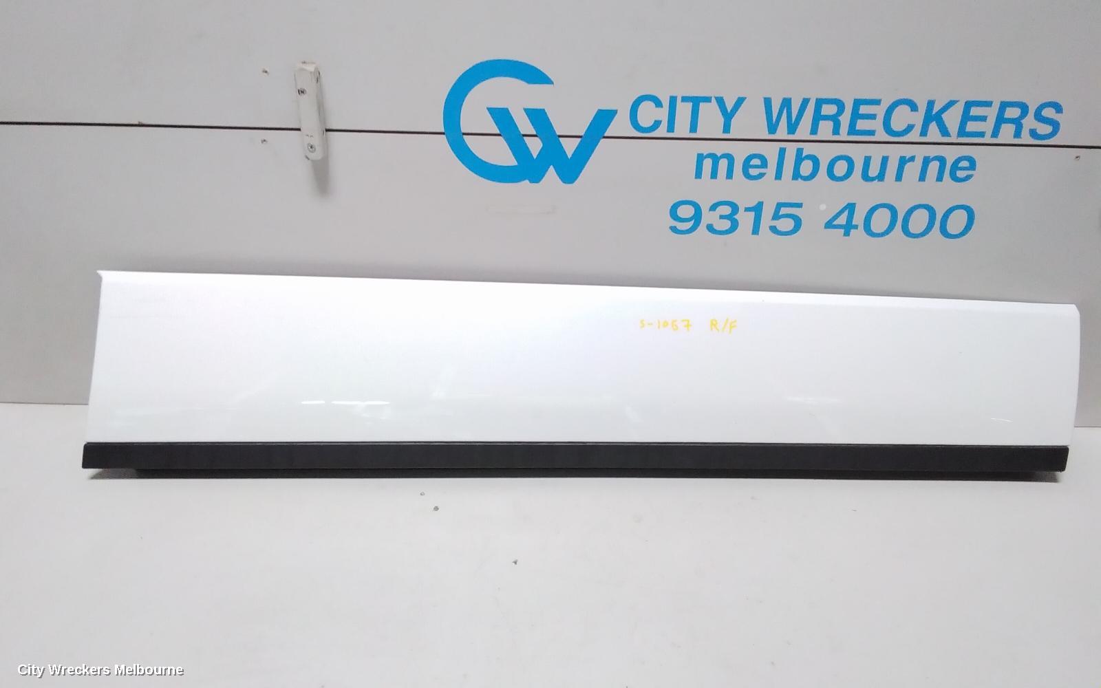 LAND ROVER RANGEROVER EVOQUE DOOR MOULD, RHF LOWER DOOR MOULD IN WHITE: 78811, L538, 11/2011 - 01/2019