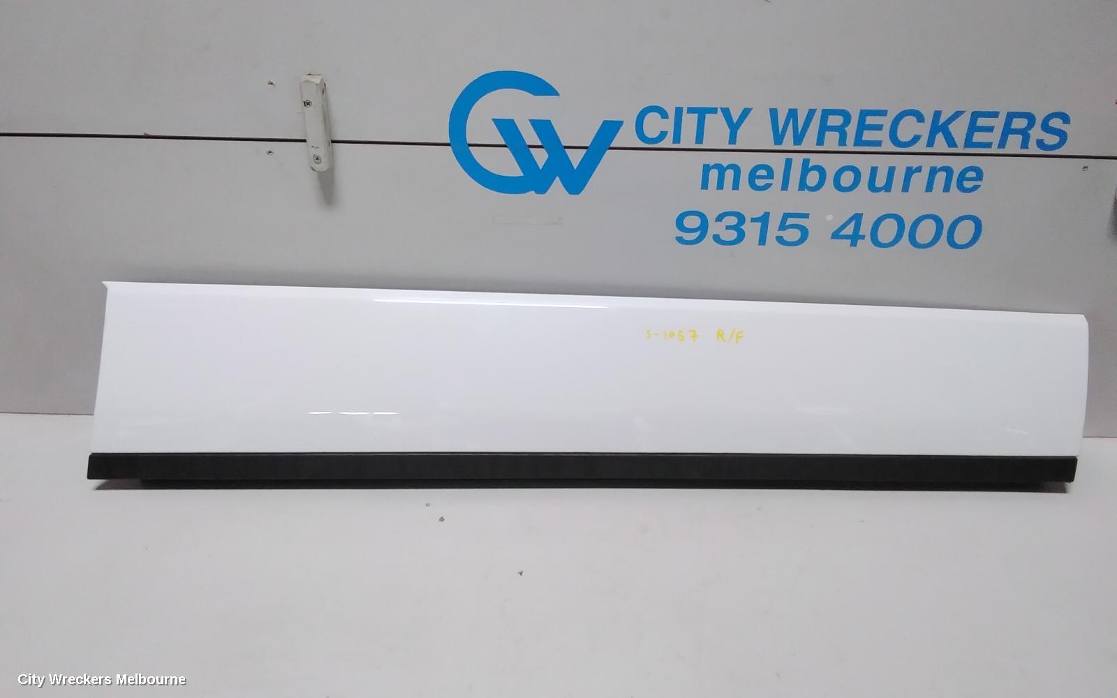 LAND ROVER RANGEROVER EVOQUE DOOR MOULD, RHF LOWER DOOR MOULD IN WHITE: 78811, L538, 11/2011 - 01/2019