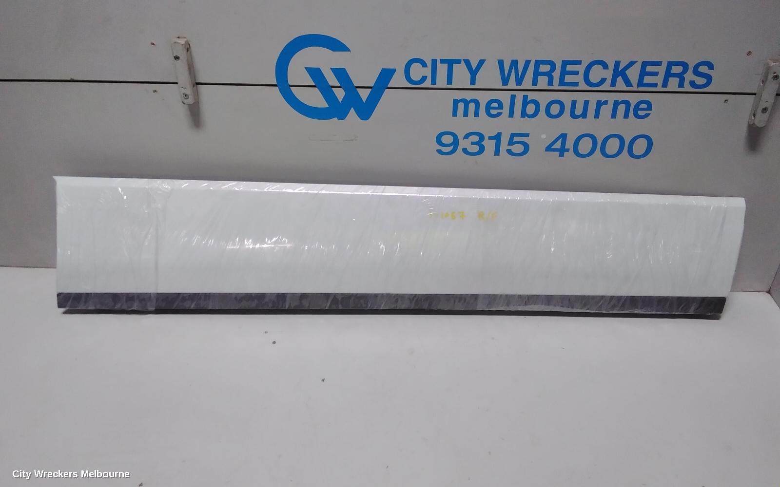LAND ROVER RANGEROVER EVOQUE DOOR MOULD, RHF LOWER DOOR MOULD IN WHITE: 78811, L538, 11/2011 - 01/2019