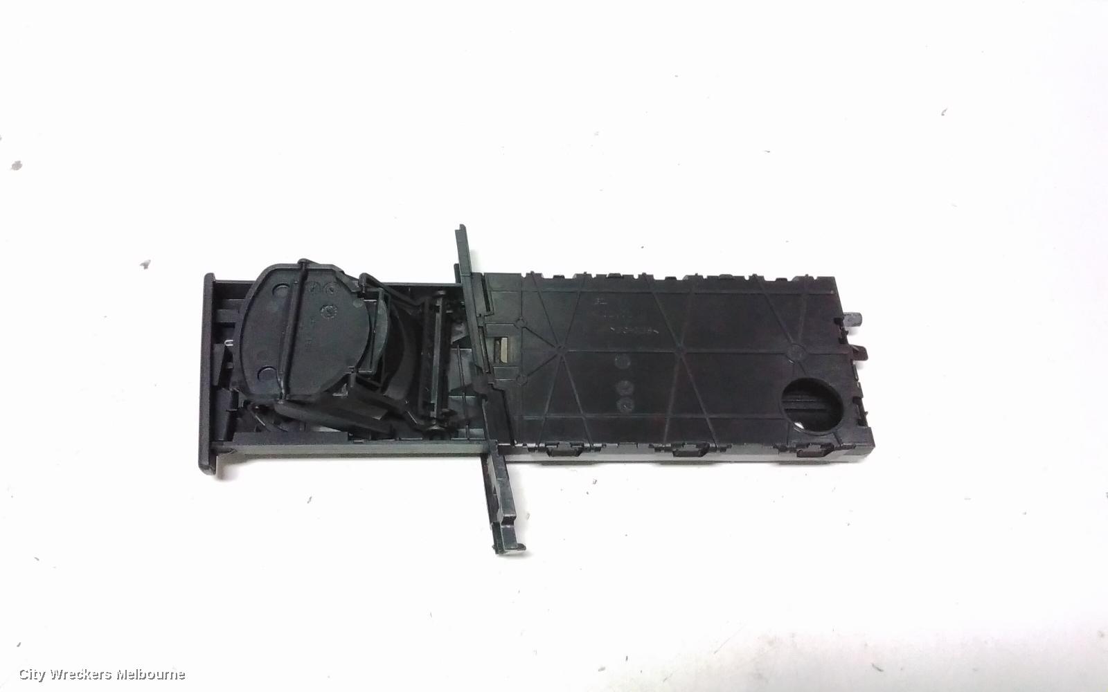 BMW 3 SERIES, E90, 03/2005 - 12/2013, CUPHOLDER LEFT (PASSENGER) - TESTED WORKS: 78865