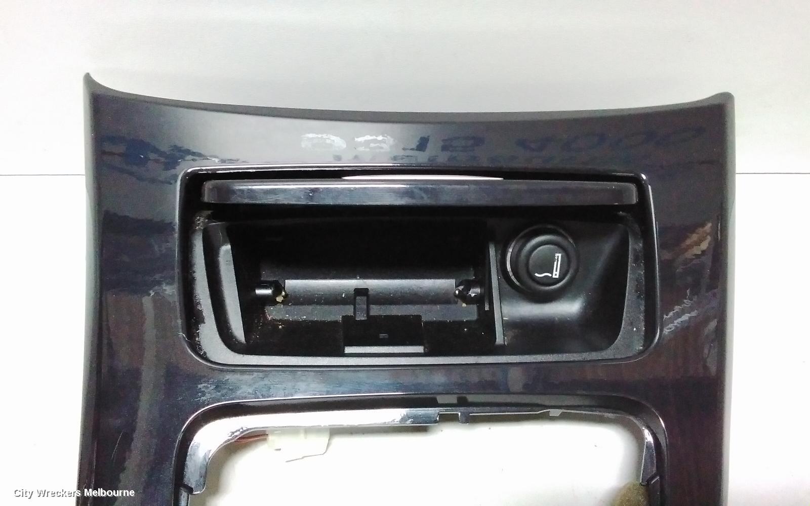 BMW 3 SERIES, E90, 03/2005 - 12/2013, SHIFTER SURROUND + CUPHOLDER: 78871