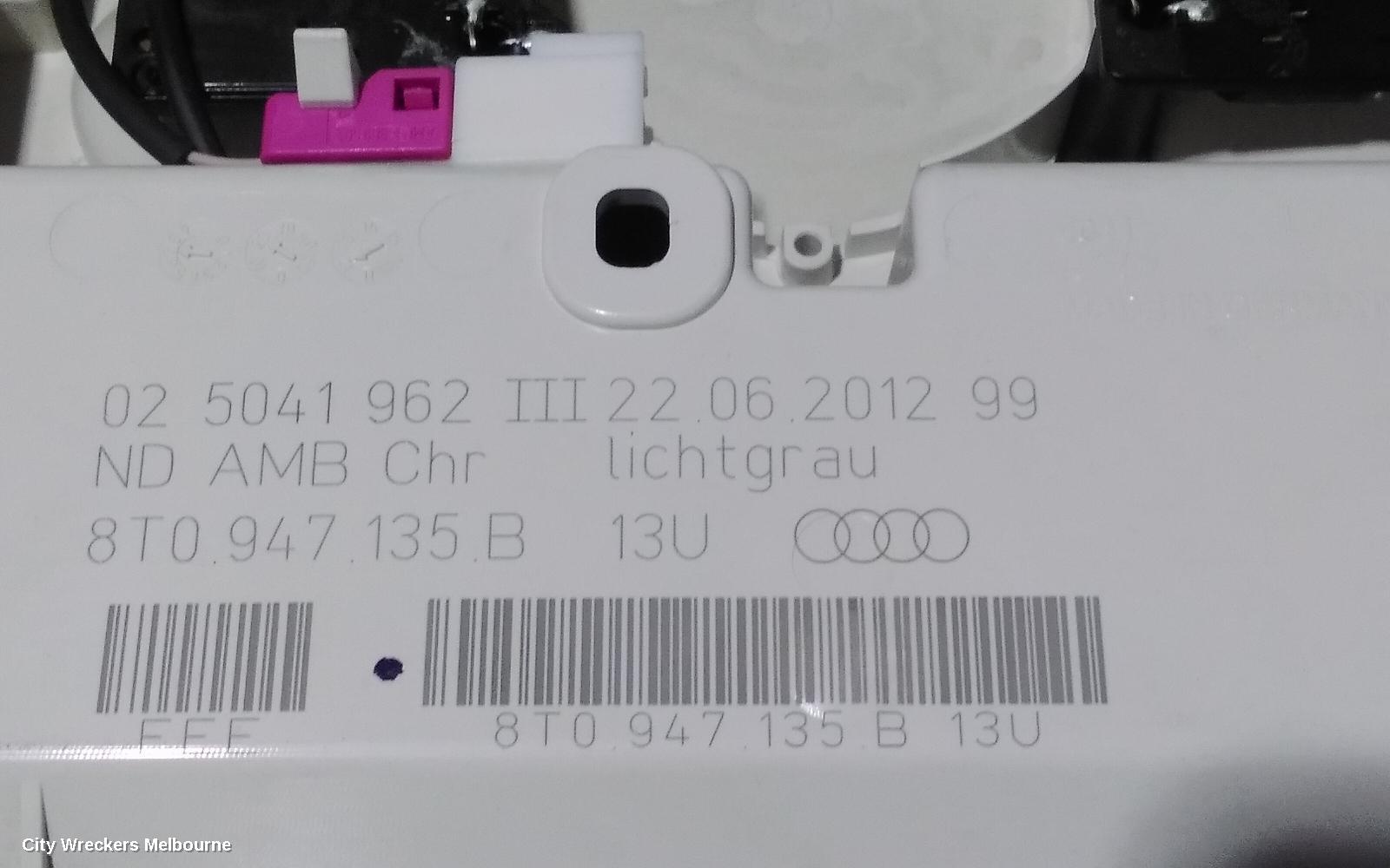 AUDI Q5 COURTESY LIGHT, FRONT (CENTRE), NON SUNROOF CONTROLS, 8R, 03/2009 - 01/2017