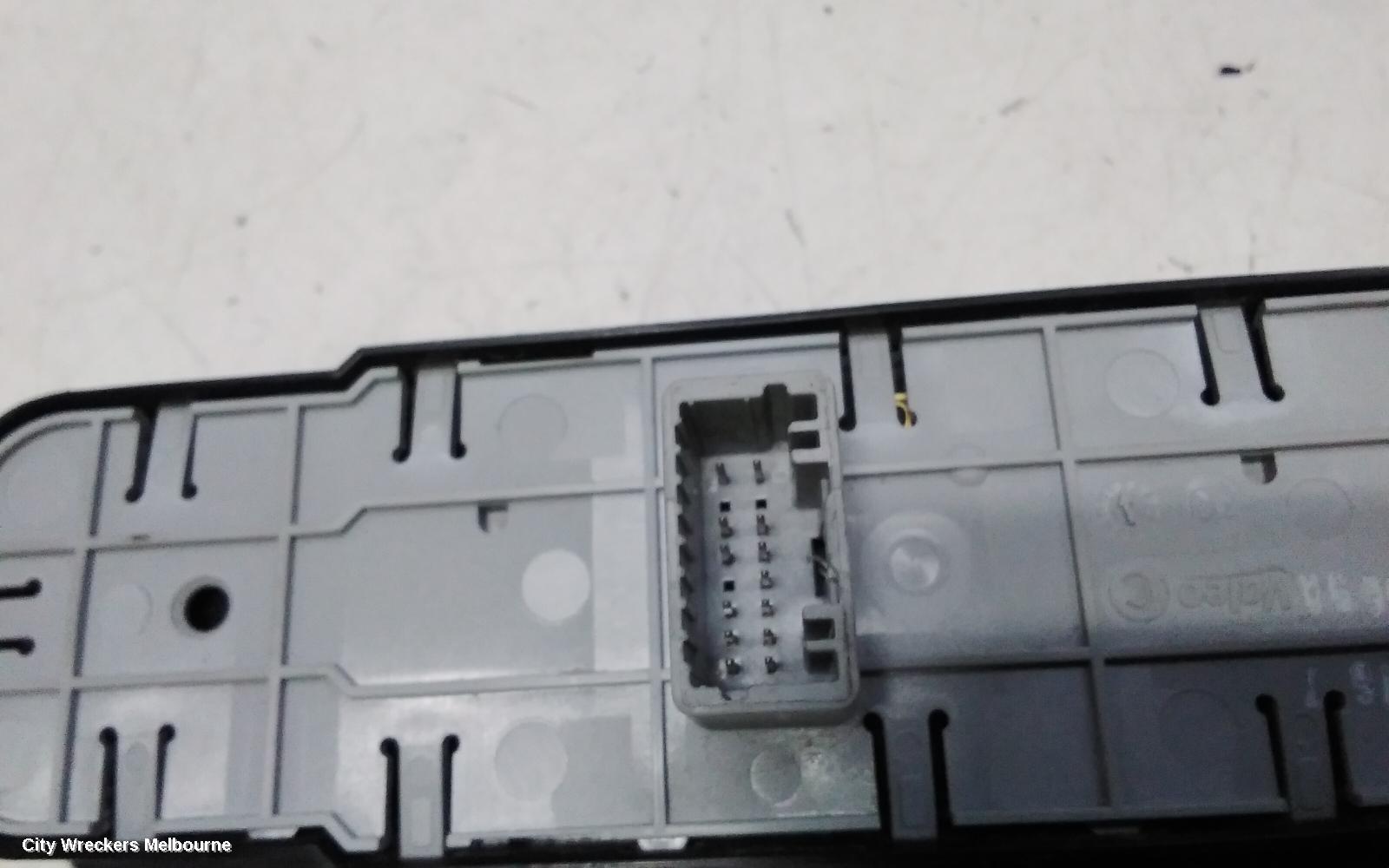 RENAULT MEGANE PWR DR WIND SWITCH, LH REAR/RH REAR, X32/X95/K95, 5DR HATCH/WAGON, 09/2010 - 05/2016
