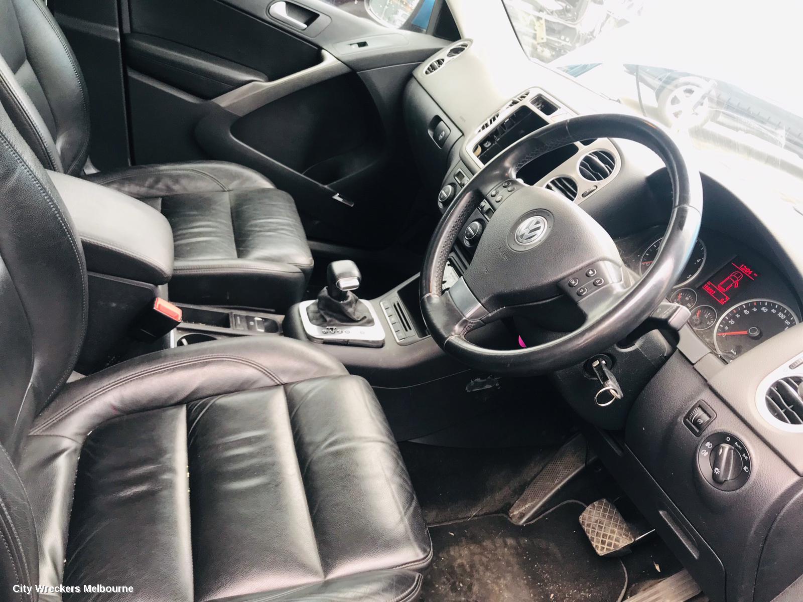 VOLKSWAGEN TIGUAN DOOR/BOOT/GATE LOCK, RIGHT REAR DOOR LOCK, 5N, P/N 3C4839016A (7 PIN), 05/2008 - 01/2009