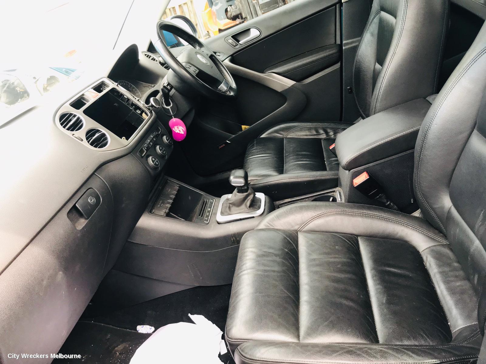 VOLKSWAGEN TIGUAN DOOR/BOOT/GATE LOCK, RIGHT REAR DOOR LOCK, 5N, P/N 3C4839016A (7 PIN), 05/2008 - 01/2009
